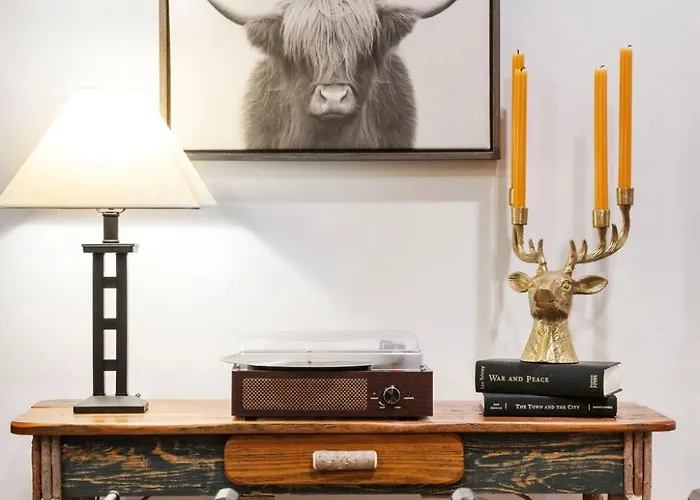 The Lodge, 'north Woods' Style, Boutique Getaway! Villa