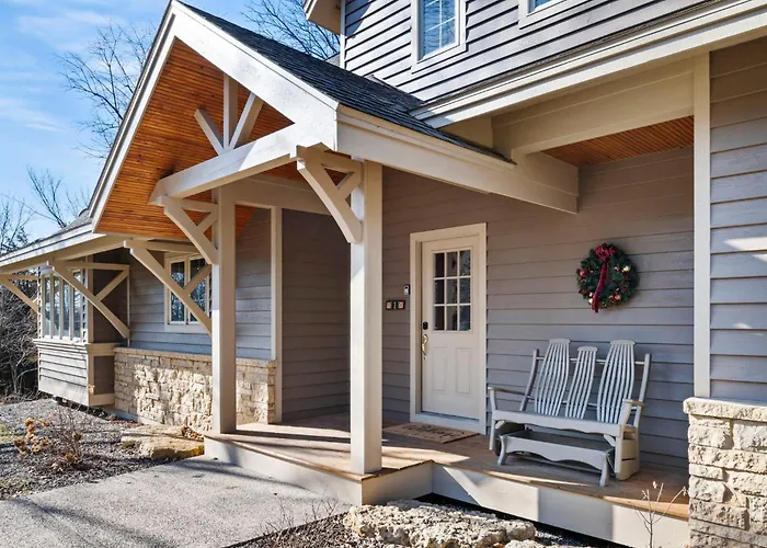 The Lodge, 'north Woods' Style, Boutique Getaway! Villa