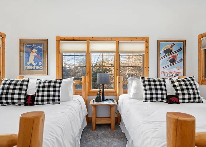 The Lodge, 'north Woods' Style, Boutique Getaway!