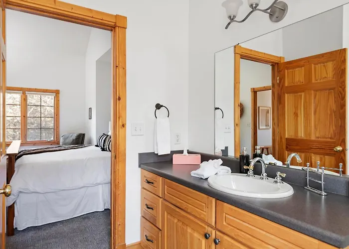 Villa The Lodge, 'north Woods' Style, Boutique Getaway! *