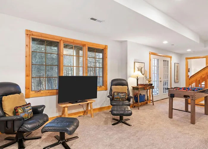 The Lodge, 'north Woods' Style, Boutique Getaway!