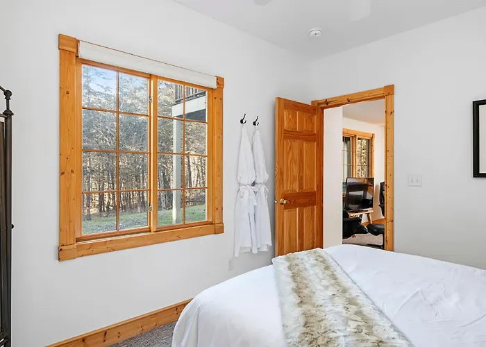 The Lodge, 'north Woods' Style, Boutique Getaway! Villa *