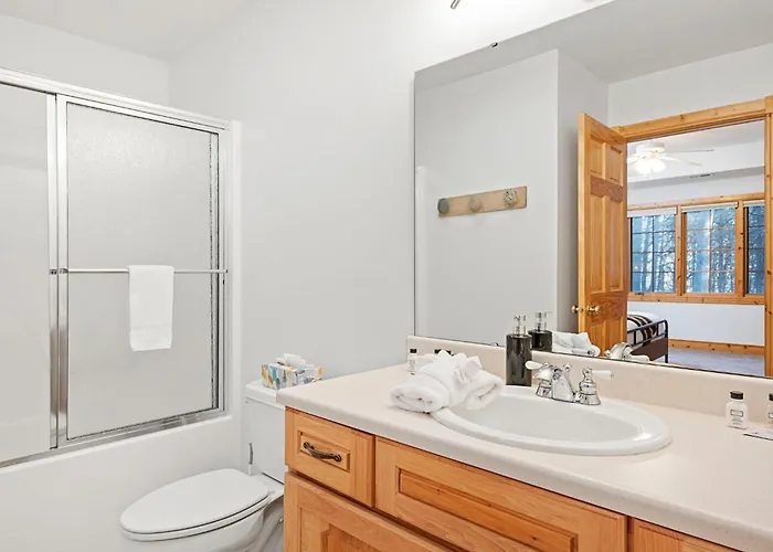 Villa The Lodge, 'north Woods' Style, Boutique Getaway!