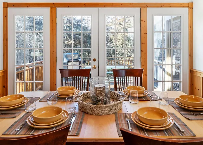 The Lodge, 'north Woods' Style, Boutique Getaway! Villa