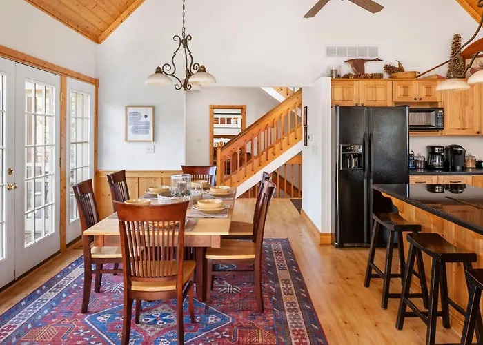 Villa The Lodge, 'north Woods' Style, Boutique Getaway! *