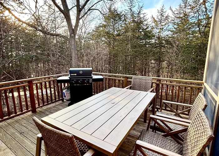 The Lodge, 'north Woods' Style, Boutique Getaway! Villa