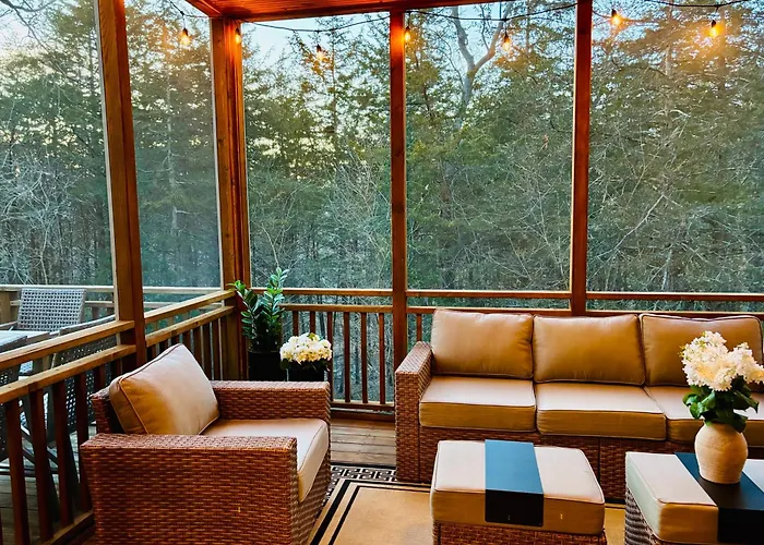 The Lodge, 'north Woods' Style, Boutique Getaway!