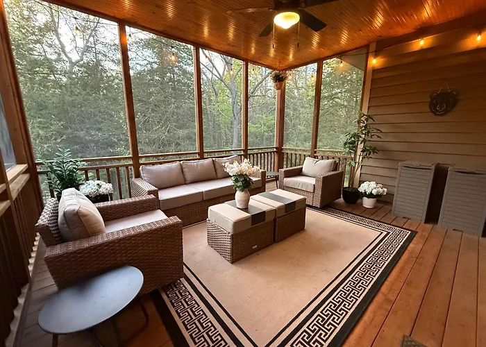 The Lodge, 'north Woods' Style, Boutique Getaway! Villa