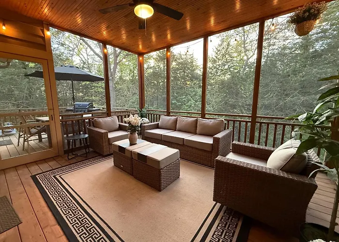 The Lodge, 'north Woods' Style, Boutique Getaway! *