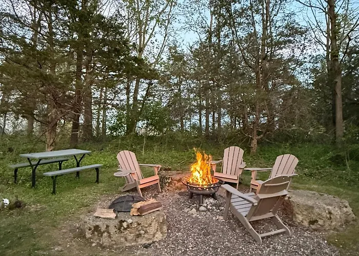 The Lodge, 'north Woods' Style, Boutique Getaway!